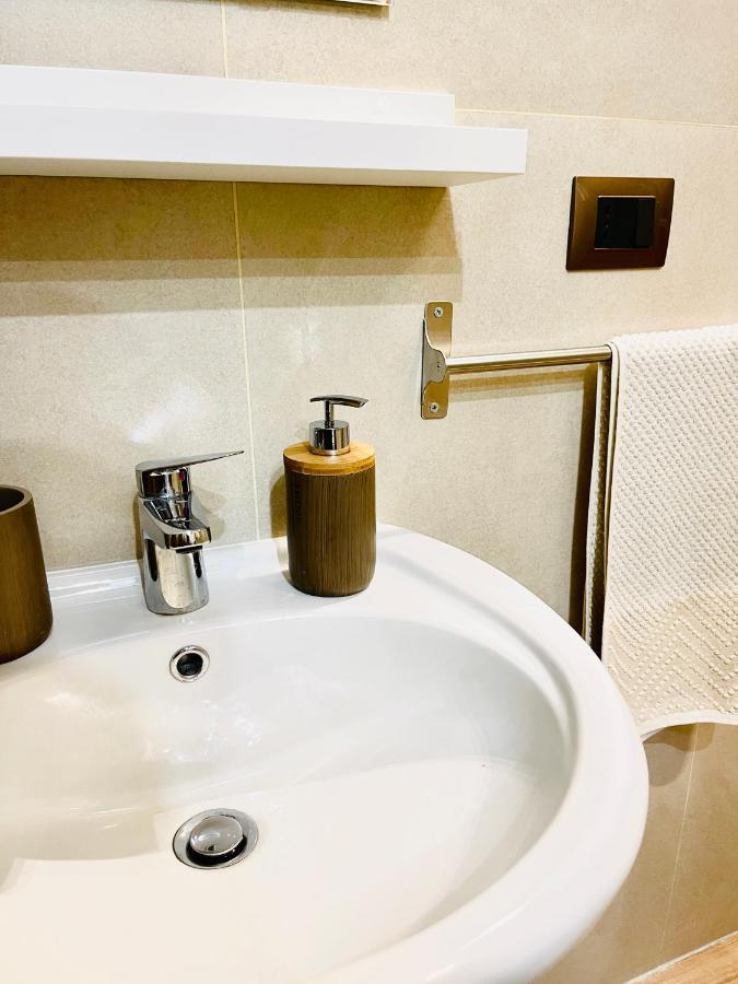 Chiaia175 Hotel Наполи Екстериор снимка