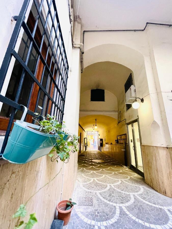 Chiaia175 Hotel Наполи Екстериор снимка
